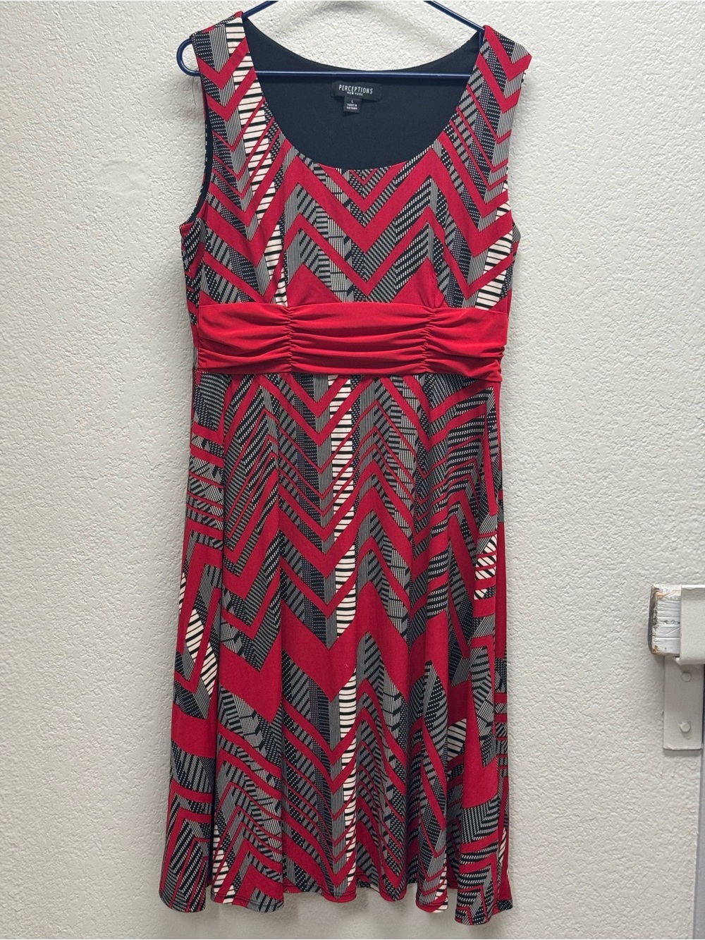 Perceptions Sleeveless Red Chevron Print Dress size large pit 20“ Length 44”